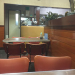 桃乳舎 - レトロな店内。。