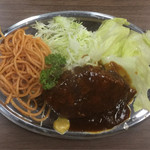 桃乳舎 - 付け合わせは定番スパゲッティとお野菜