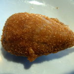 最初の一品はとんかつです。串カツととんかつは必ずセットで注文する品です。ん～、美味しい！！ここのは衣とソースが抜群に美味しいんですよ。最高！！