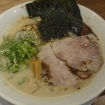 熟成豚骨ラーメン専門 一番軒 - 黒豚骨ラーメン(2015.7撮影）