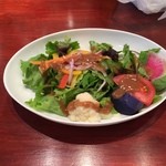Yushima Esuta- Teshizen Hawainga Chuushin No Itarian - 10種野菜のサラダ。