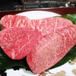 加藤牛肉店 - イチボ
              シャトーブリアン
              サーロイン