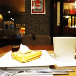 オスロコーヒー - 北欧ワッフル 、ホットコーヒー