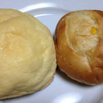 Johan - 焦がしバターのメロンパン（190円）とコーンパン（70円）