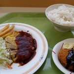 緑山スタジオ　食堂 - ピカタとんかつ ¥300と牛肉コロッケ￥100