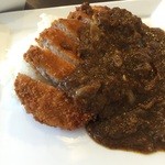 キャットベース - カツカレー 980円 味噌汁、サラダ、ドリンク、デザート付き