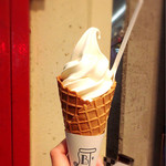 焼きたてチーズタルト専門店PABLO - 生チーズソフトクリーム