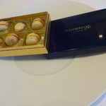 ラ・フェット ひらまつ - ランチ　アミューズ3品目　にんじんのマカロン