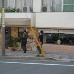 ヴェリテ - 反対の舗道から