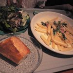 ジャパニーズトラットリアるもん - ほうれん草とベーコンのクリームペンネ