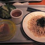 ジャパニーズトラットリアるもん - 冷たい梅とツナのスパゲティ+スープ