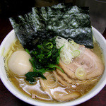 横浜ラーメン 町田家 - チャーシュー麺　煮卵