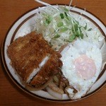 ひらめフライ・しょうが焼きライス（750円）