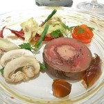 レストラン コバヤシ - フランス　ラカン産鳩のバロティーヌ　ジビエのコンソメゼリー　いんげん豆・マッシュルームのサラダ添え