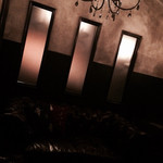 バー ヴォイセス - 7人座れるアンティークソファー♡