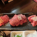 ワイルドミート - 本日の牛肉、モモ・肩ロース・サガリ。1人前が、1,980円(税込み)でタップリある！