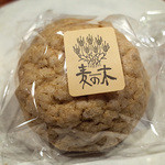 BREAD＆DISHES　MUGINOKI - 「黒糖メロンパン」（170円）。あま～い♪