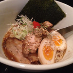 豚のらーめん 弐番手 - 2015年6月提供
      限定メニュー
      冷やしとんこつ