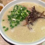 豚神 - デフォのラーメン　201507