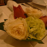リストランテ デイ カッチャトーリ - テーブルの上の生花