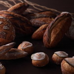 Boulangerie La Cachette - 料理写真:時間ごとに焼き上げるパンは香り豊かな食感♪