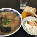 天和ラーメン - 目玉焼きごはんに乗っけてます！