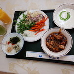 Miorine No Yado Sansuisou - 朝食はバイキング形式。盛り付けも寝ぼけているにはまあまあや。