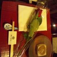 うかい鳥山 - クリスマスだったので、店員さんがバラを用意してくれていました。