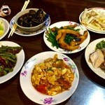 丸林魯肉飯 - 全体はこんな感じです