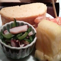 割烹良  - だし巻き卵、たこときゅうりの酢の物、きゅうりと海老の串、パイナップル