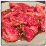 武石 - カルビ。良く揉み込まれたタレが極上の旨みを引き出していて、焼く手が、食べる手が止まらない。