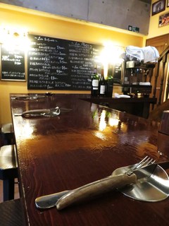 A table - 店内１