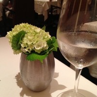 カランドリエ - テーブルには季節のお花、紫陽花が飾られていました