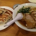 銀座天龍 - 餃子とチャーシュー麺