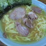 家系ラーメン まこと家 - 20150717 朝10時　ラーメン固め．珍しく麺がダマになってた・・・涙．スープの出汁は良かったけど，醤油ダレとチーユの量のバランスが悪かった・・・