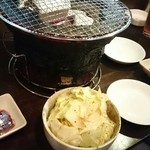 焼肉ホルモン 塩竈 - 塩キャベツ