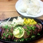 炭火焼ハンバーガー＆ステーキ チェリーズ - ハラミステーキ ２００グラム １４００円 ランチはライス付きでご飯もりもりでも同額