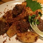 ボンマルシェ食堂 - とりハツとポテトのニンニク炒め。