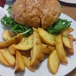 炭火焼ハンバーガー＆ステーキ チェリーズ - 人気の？皮付きポテト