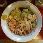 十八番 - 焼豚・スクランブルエッグ・ほたて・海老・胡瓜・カニ・クラゲ