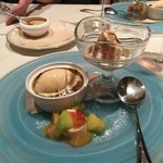 ラ スフォリーナ - ピスタチオのクレームbブリュレとフルーツのアチエドニア　牛乳のジェラートサバをかけて　2015-7