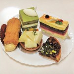 ラ・メゾン　ド　ジュン - ケーキは一つ400円台。