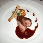 サンス・エ・サヴール - シャラン産鴨フィレ肉のキャラメリゼ　エピス風味　スペルト小麦のラグーとオレンジのジュ