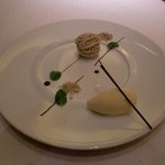サンス・エ・サヴール - モンブランのクレームとカシスのメレンゲ　マスカルポーネのムース　グラスヴァニーユ添え