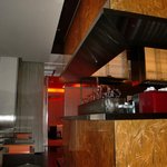 サンス・エ・サヴール - 食後の小菓子とコーヒーはバーカウンターでいただきました。