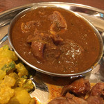 ダルバート食堂 - 山羊肉たっぷり〜