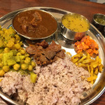 ダルバート食堂 - 山羊肉ダルバート 砂肝のスパイスマリネにWアチャール