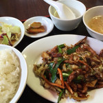 中国家庭料理 神洲之華 - 日替わりランチ
      豚肉・玉葱・きゃべつ甘味噌炒800円