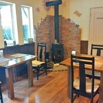 畑とクラフト　こま里カフェ （五穀村レストラン内） - 2人用テーブル席 暖炉が素敵