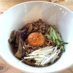 マウンテン＊マウンテン - 汁なし坦々麺もスパイシー